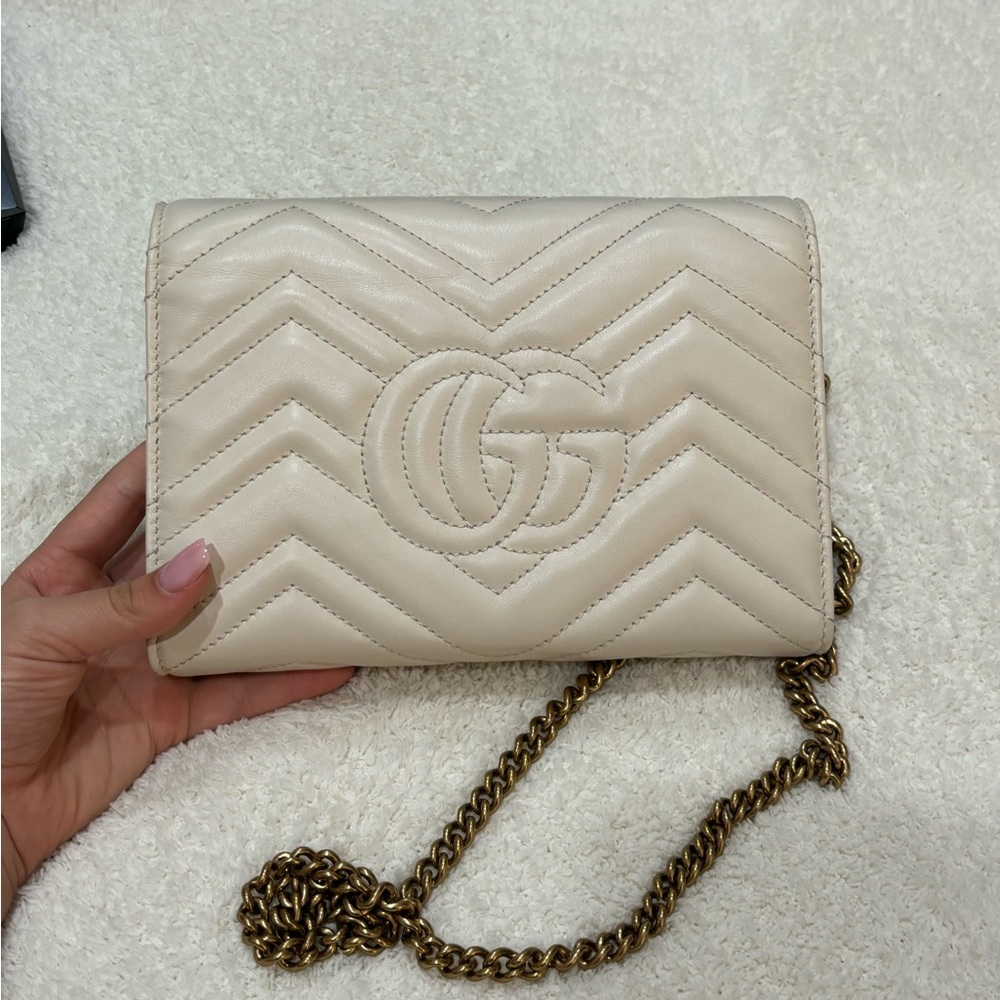 Gucci | WOMAN WALLET (599)GG LION TRAP. CHEVRON GG/LION M. WHITE/M.WHITE - Picture 3 of 9